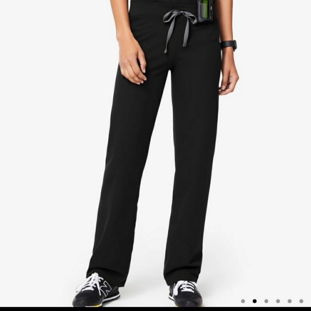 Figs Livingston Scrub bottoms in Black. Size S/P